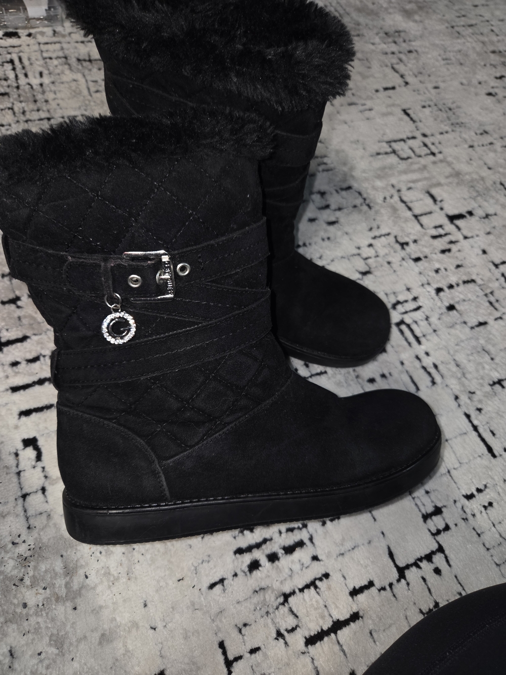Guess black quilted faux-suede ankle boots featuring a faux-fur trim